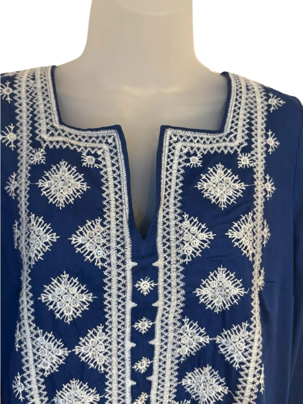 LUCKY BRAND Navy Top w/Embroidery Detail SPRING/SUMMER SIZE: MEDIUM #H - Picture 2 of 10
